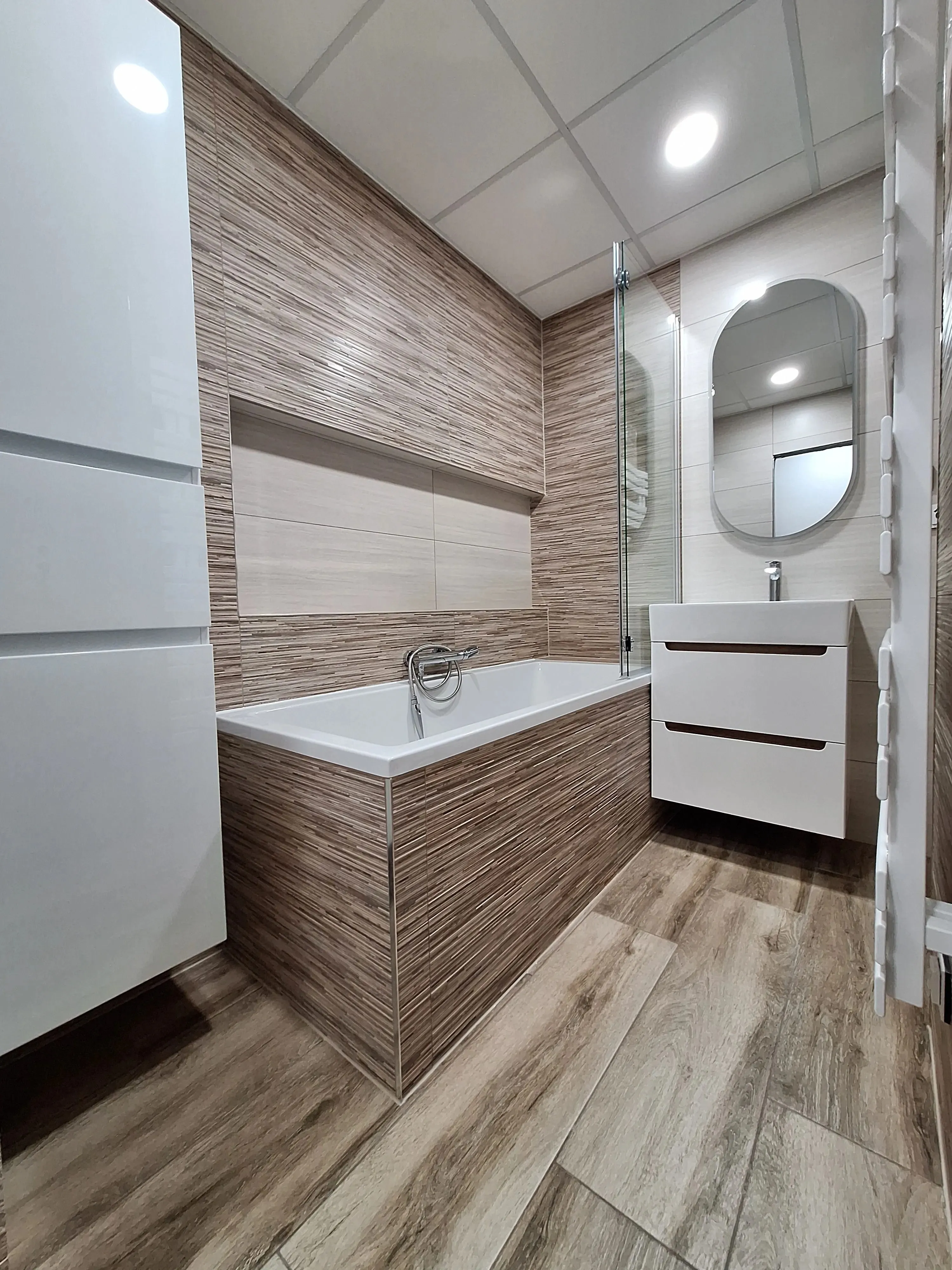 Moderní koupelna s nikou